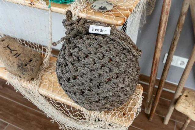 Ein Fender aus Tauwerk