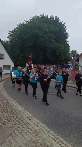 Ein Umzug zum Hafenfest