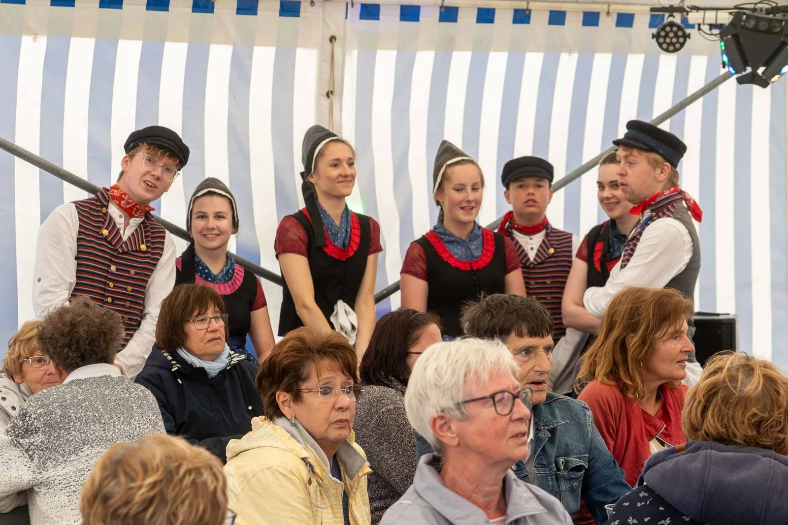 Die Tanzgruppe und ihr Publikum