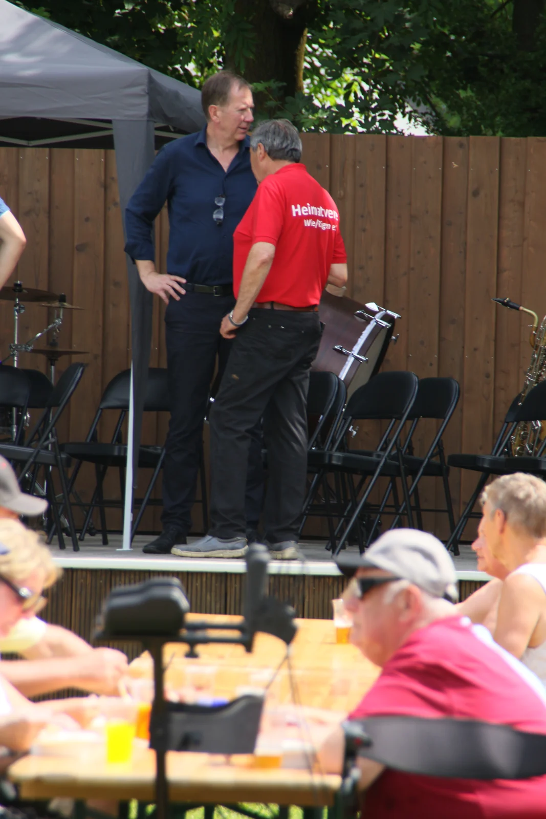 Gespräch an der Bühne