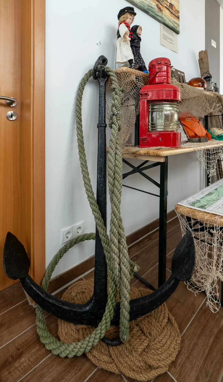 Anker und Schiffslampe