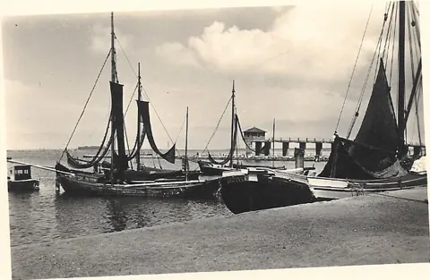 Der Hafen auf einer alten Aufnahme