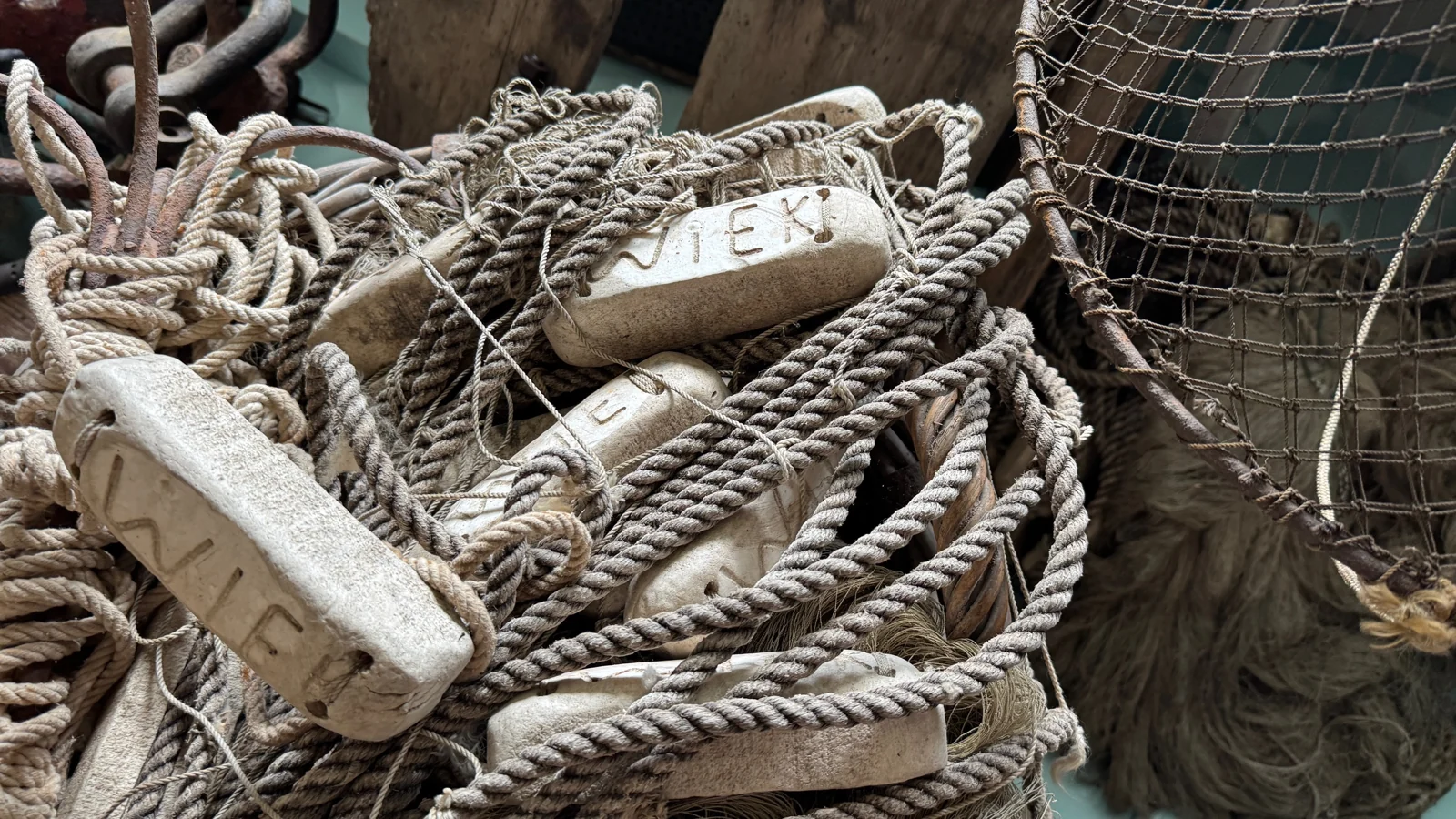 Leinen, Schwimmkörper und Netz