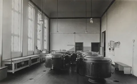 Große Kessel in der Küche