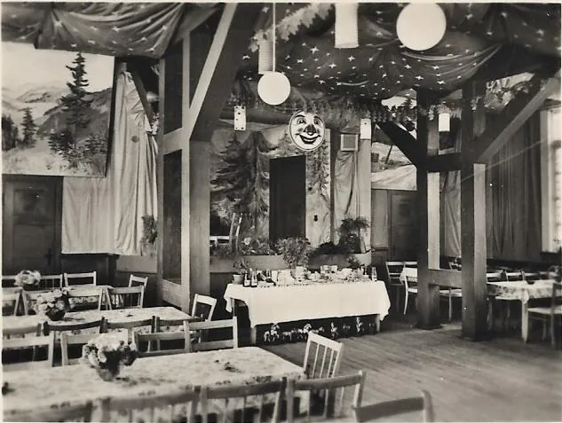Ein geschmückter Saal