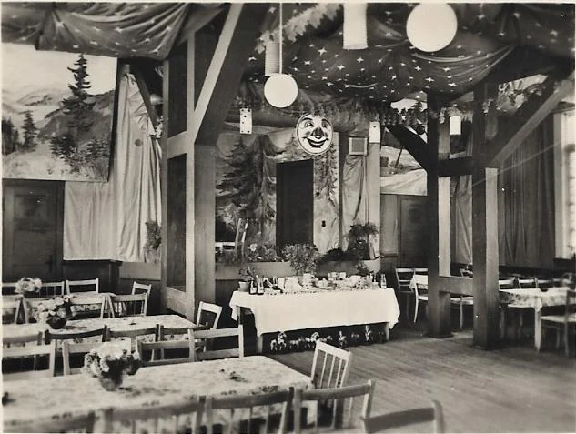 Ein geschmückter Saal