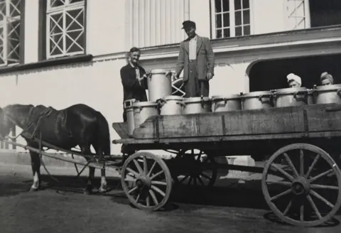 Versorgung mit dem Pferdewagen
