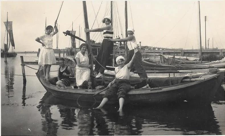 Menschen auf einem Boot